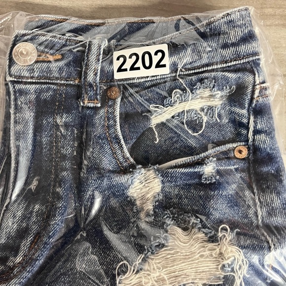 American Eagle Distressed Mom Short Shorts Womens 2 Denim Trashed Sunmer 2202 - Picture 9 of 9